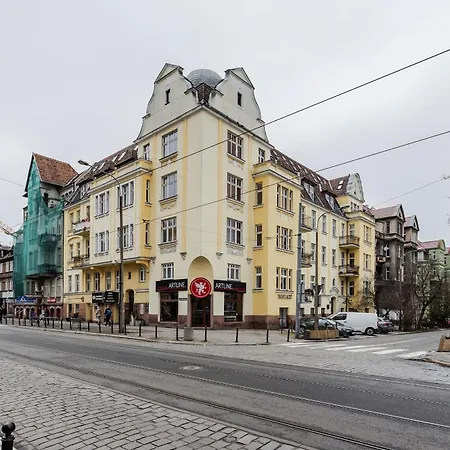 Nowoczesne I Stylowe Studia Very Berry W Poznaniu By Renters * Познань