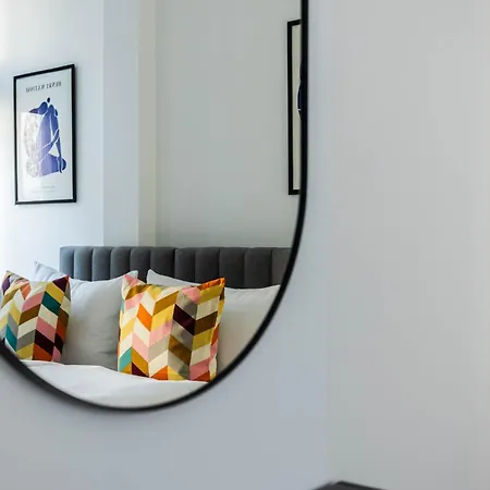 Nowoczesne I Stylowe Studia Very Berry W Poznaniu By Renters Апартаменты Познань