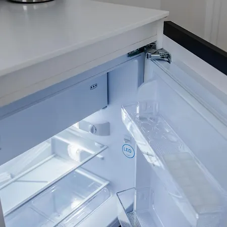 Nowoczesne I Stylowe Studia Very Berry W Poznaniu By Renters Apartamento