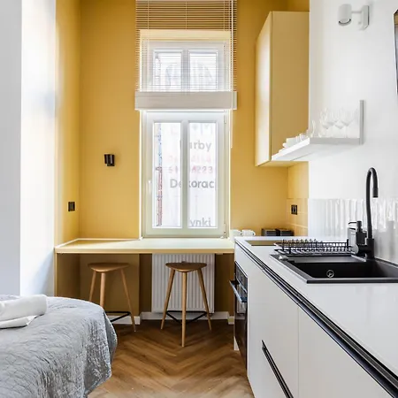Nowoczesne I Stylowe Studia Very Berry W Poznaniu By Renters Апартаменты