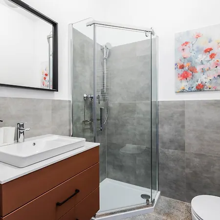 Nowoczesne I Stylowe Studia Very Berry W Poznaniu By Renters * Познань
