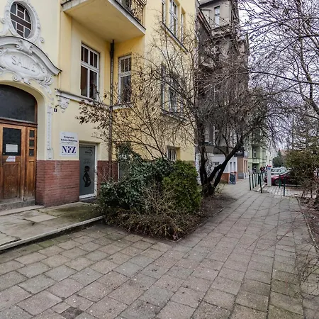 Nowoczesne I Stylowe Studia Very Berry W Poznaniu By Renters Апартаменты
