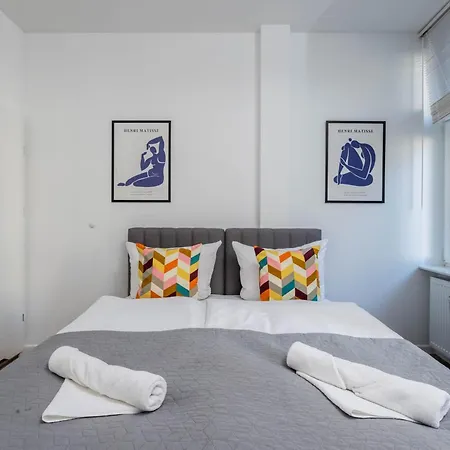 Nowoczesne I Stylowe Studia Very Berry W Poznaniu By Renters * Poznan