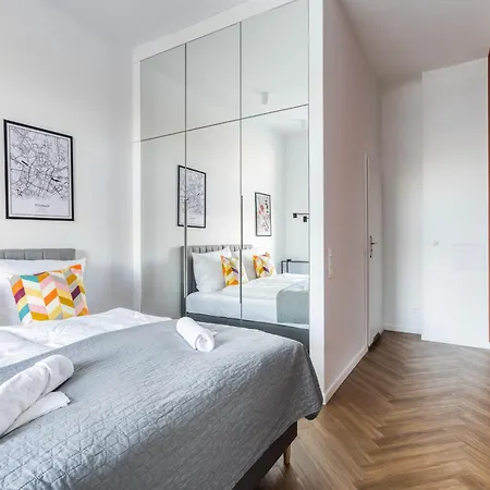 Nowoczesne I Stylowe Studia Very Berry W Poznaniu By Renters Apartman