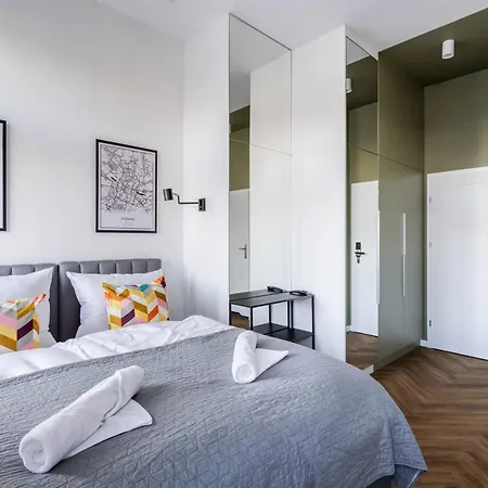 Nowoczesne I Stylowe Studia Very Berry W Poznaniu By Renters * Poznan