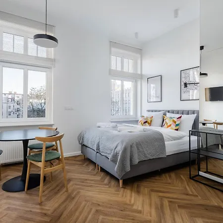 Nowoczesne I Stylowe Studia Very Berry W Poznaniu By Renters Апартаменты *