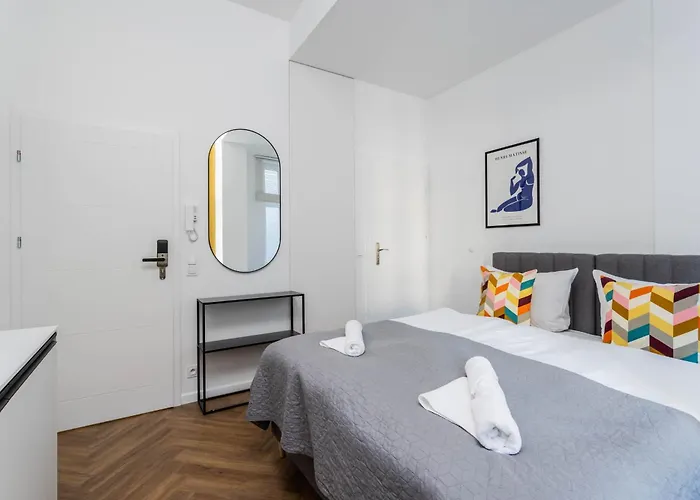 Appartement Nowoczesne I Stylowe Studia Very Berry W Poznaniu By Renters