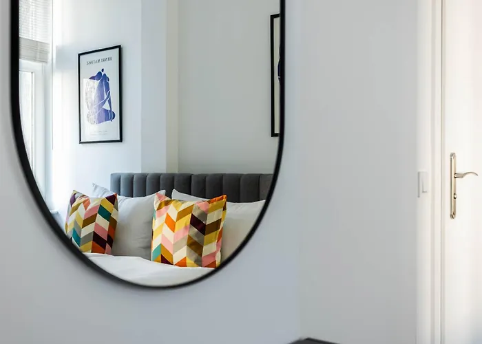 Nowoczesne I Stylowe Studia Very Berry W Poznaniu By Renters Appartement Poznań