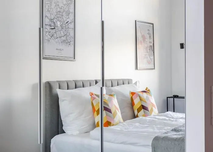 Nowoczesne I Stylowe Studia Very Berry W Poznaniu By Renters Appartement Poznań