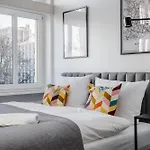 Apartment Nowoczesne I Stylowe Studia Very Berry W Poznaniu By Renters *