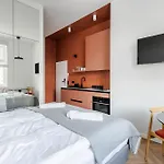 Apartment Nowoczesne I Stylowe Studia Very Berry W Poznaniu By Renters Poznan