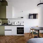 Apartment Nowoczesne I Stylowe Studia Very Berry W Poznaniu By Renters