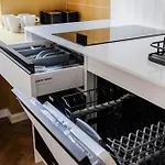 Nowoczesne I Stylowe Studia Very Berry W Poznaniu By Renters Apartment Poznan