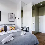 Nowoczesne I Stylowe Studia Very Berry W Poznaniu By Renters * Poznan