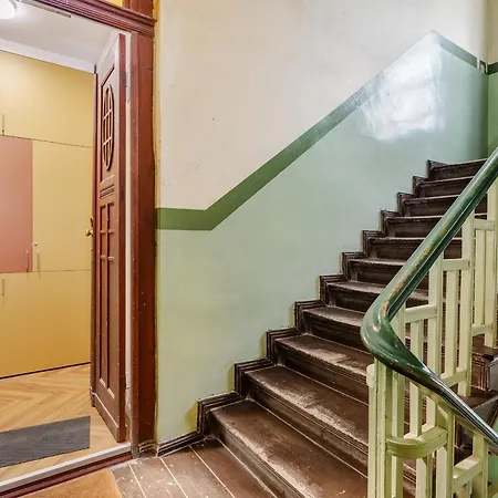 Nowoczesne I Stylowe Studia Very Berry W Poznaniu By Renters Apartament *