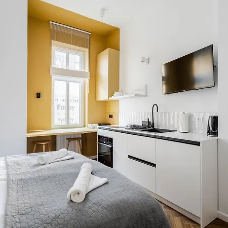 Nowoczesne I Stylowe Studia Very Berry W Poznaniu By Renters Apartmán Poznaň