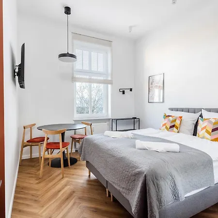 Nowoczesne I Stylowe Studia Very Berry W Poznaniu By Renters *