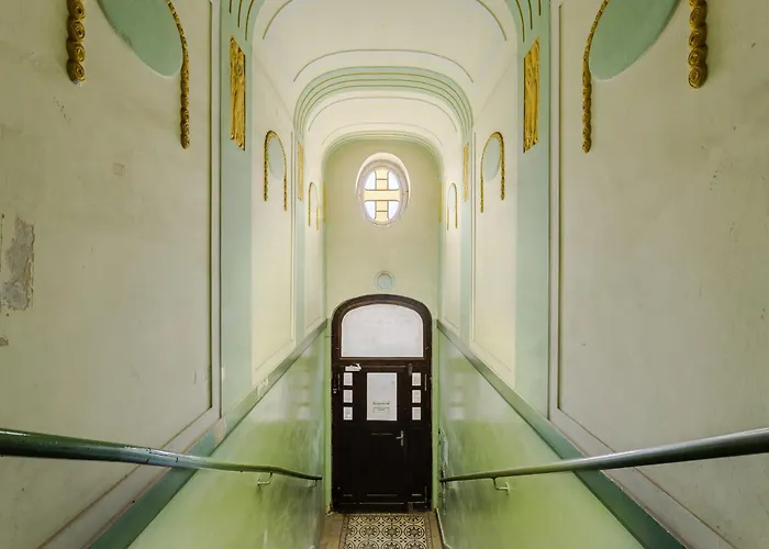 Nowoczesne I Stylowe Studia Very Berry W Poznaniu By Renters ポズナン