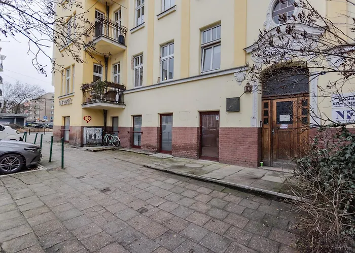 Nowoczesne I Stylowe Studia Very Berry W Poznaniu By Renters