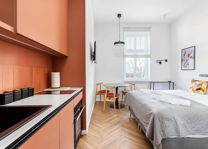 Nowoczesne I Stylowe Studia Very Berry W Poznaniu By Renters * ポズナン