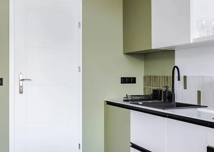 Nowoczesne I Stylowe Studia Very Berry W Poznaniu By Renters * ポズナン