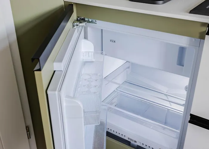 Nowoczesne I Stylowe Studia Very Berry W Poznaniu By Renters アパート