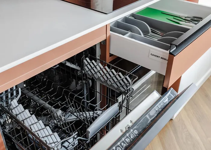 Nowoczesne I Stylowe Studia Very Berry W Poznaniu By Renters ポズナン