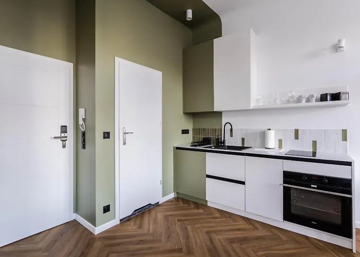 Nowoczesne I Stylowe Studia Very Berry W Poznaniu By Renters ポズナン